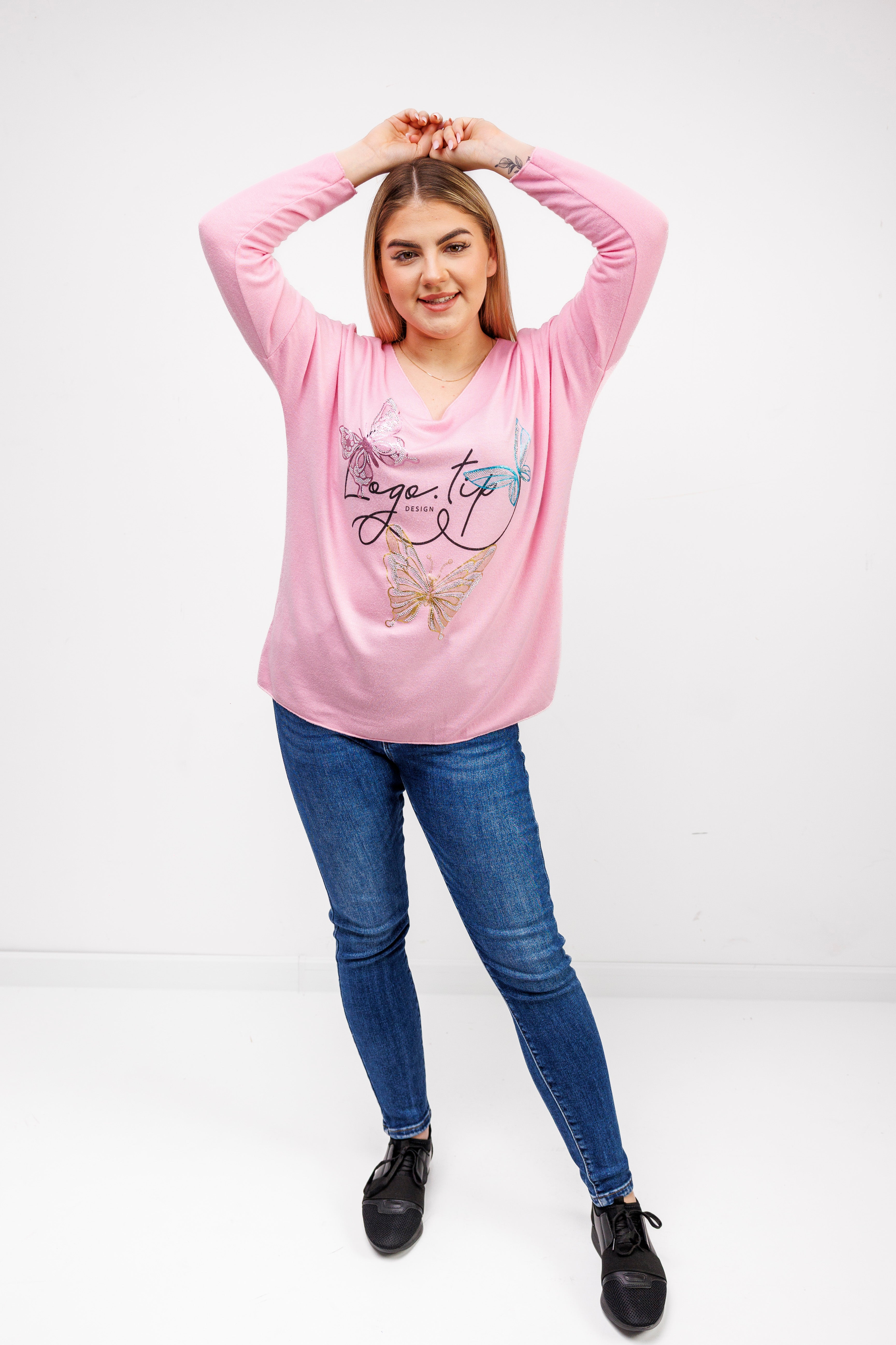 Sweterek z dekoltem V i ozdobnymi motylami Różowy