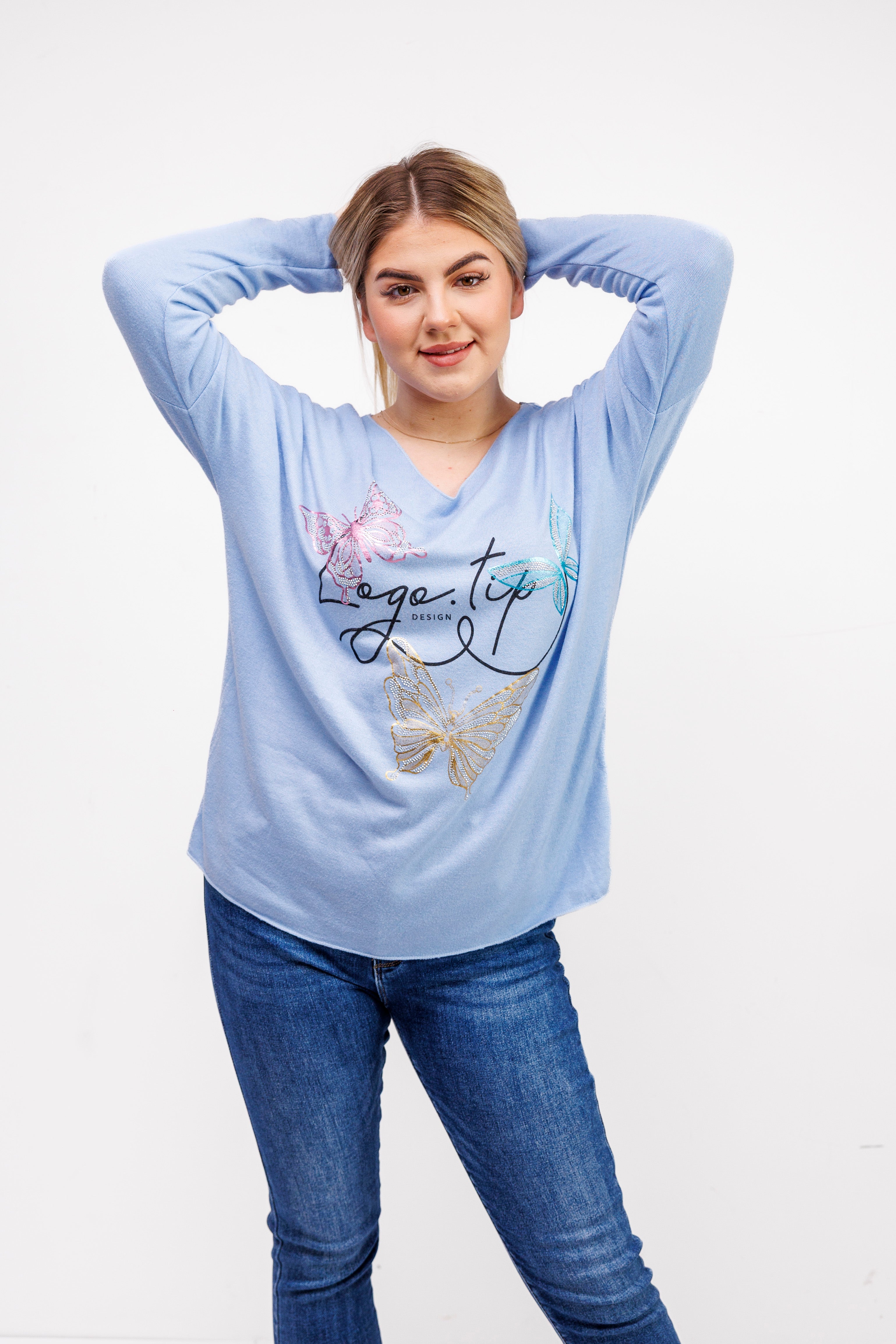 Sweterek z dekoltem V i ozdobnymi motylami Błękit