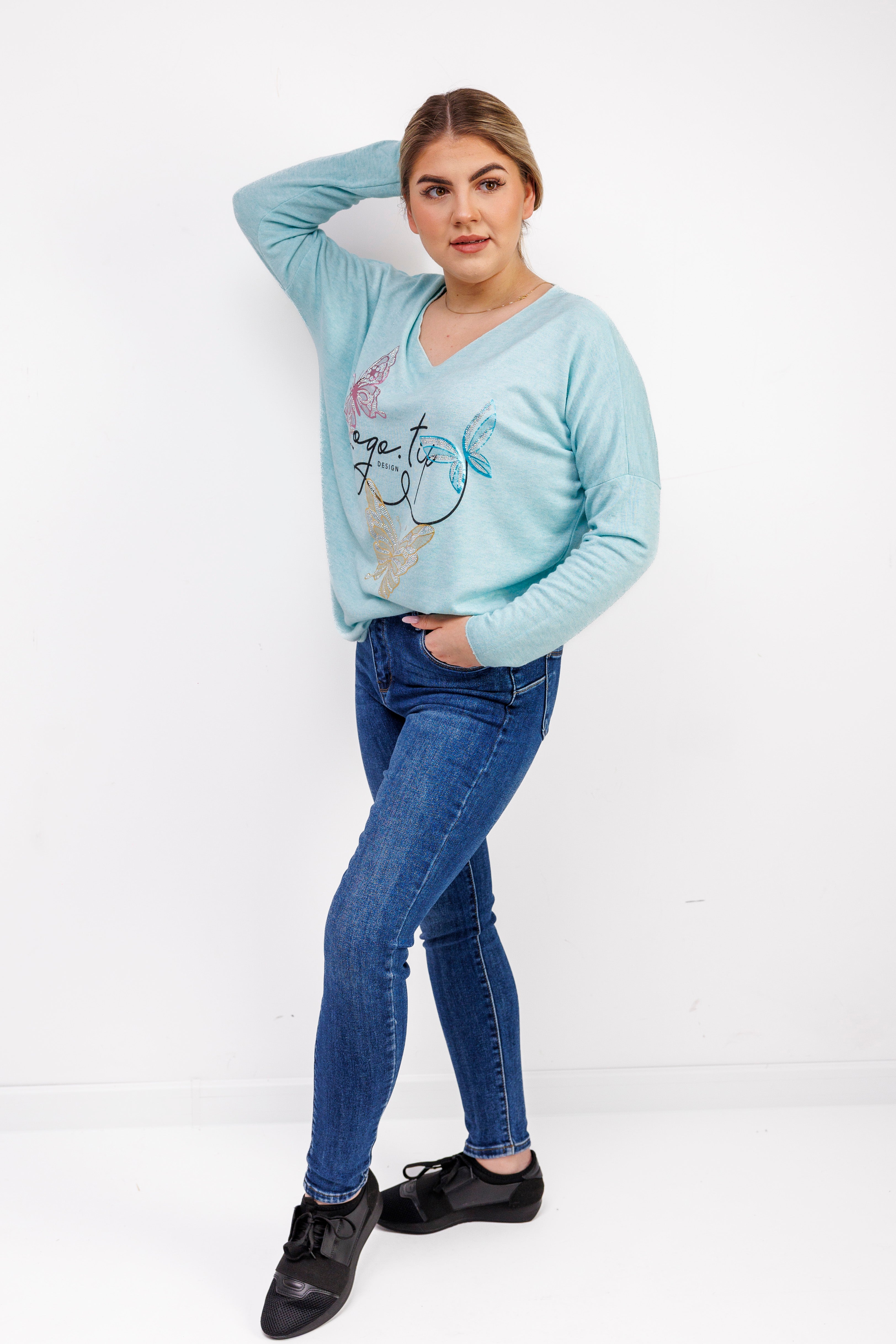 Sweterek z dekoltem V i ozdobnymi motylami Mięta