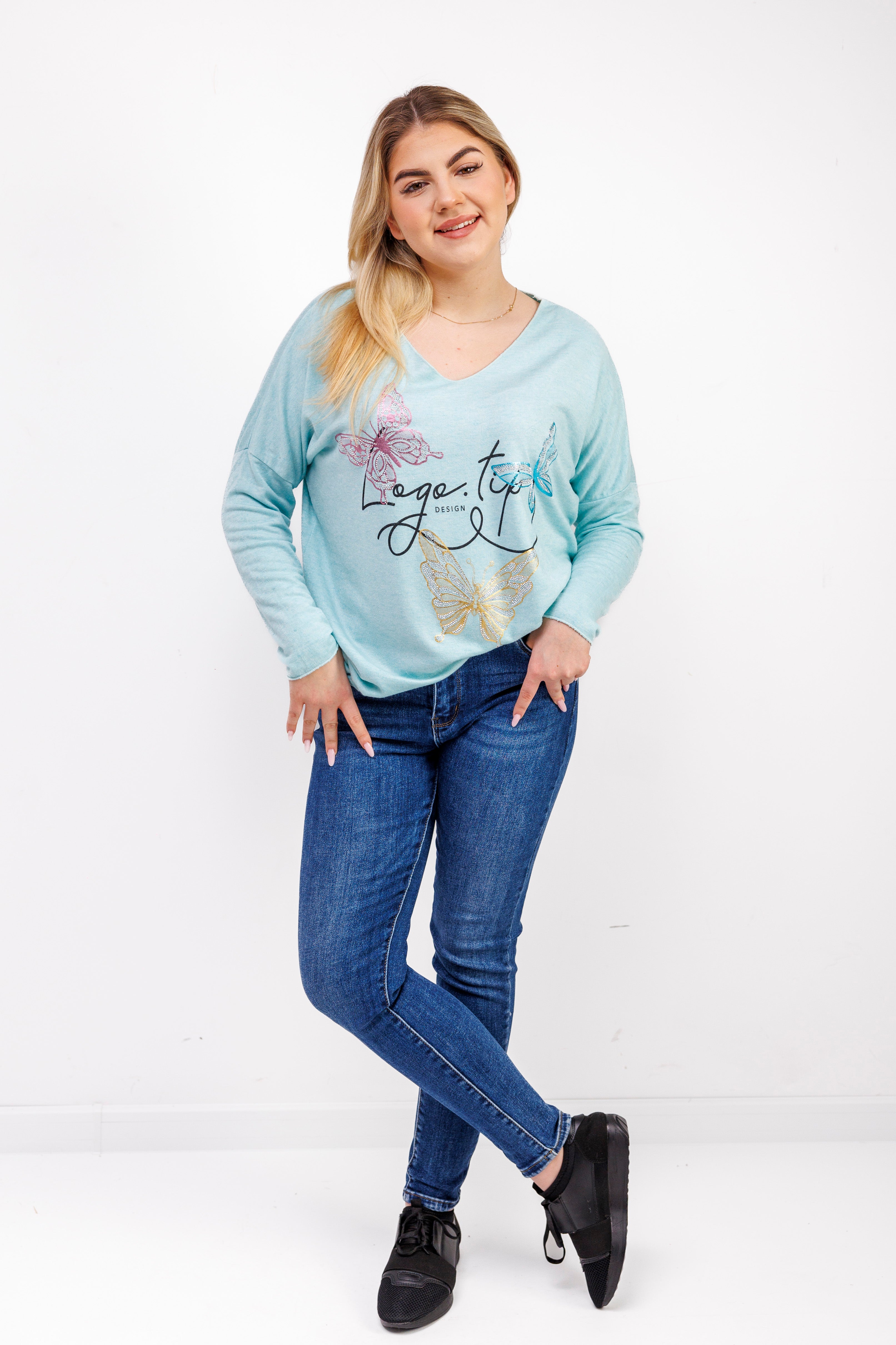 Sweterek z dekoltem V i ozdobnymi motylami Mięta