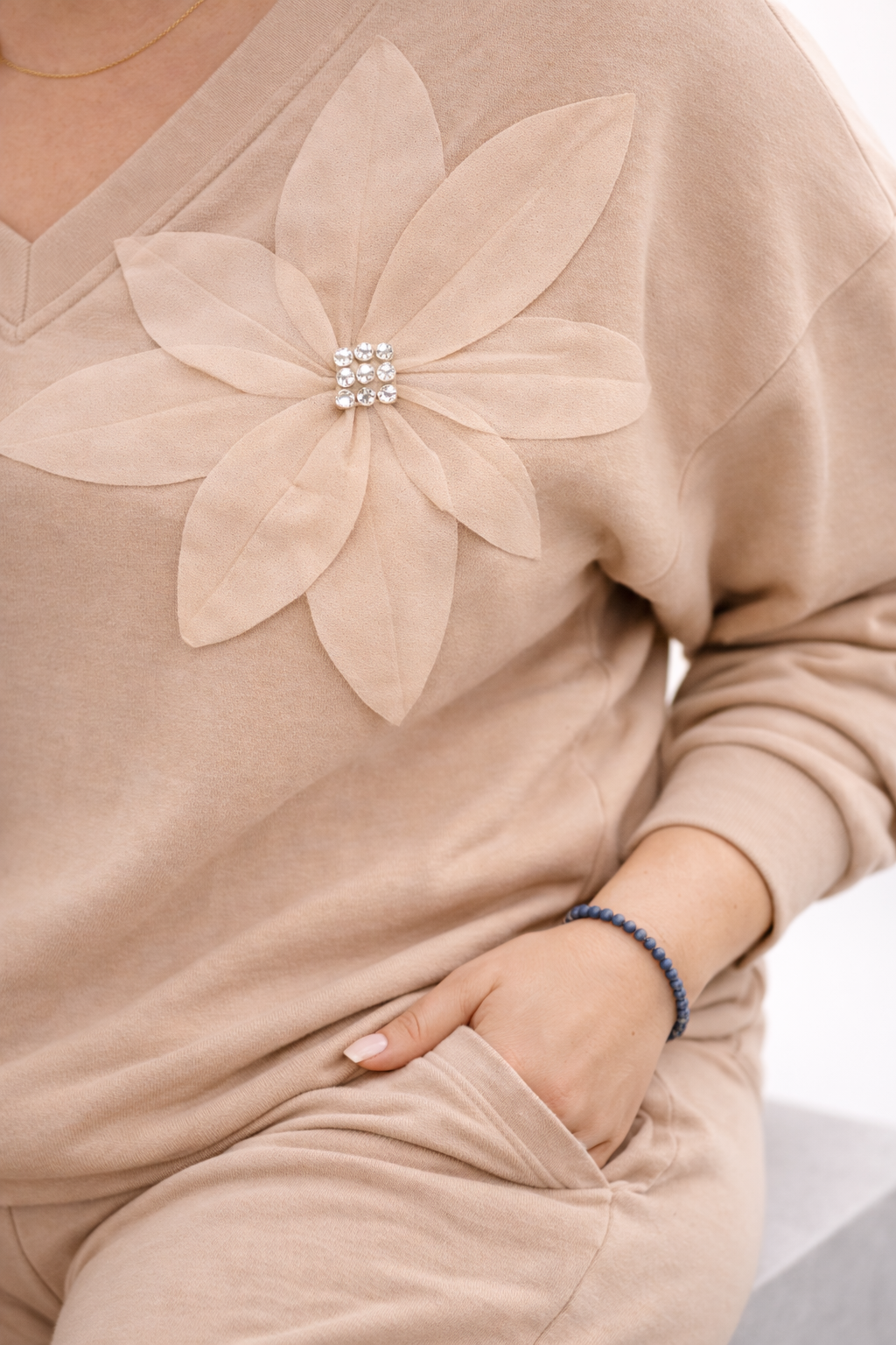 Elegancko-sportowy kobiecy dres Beż