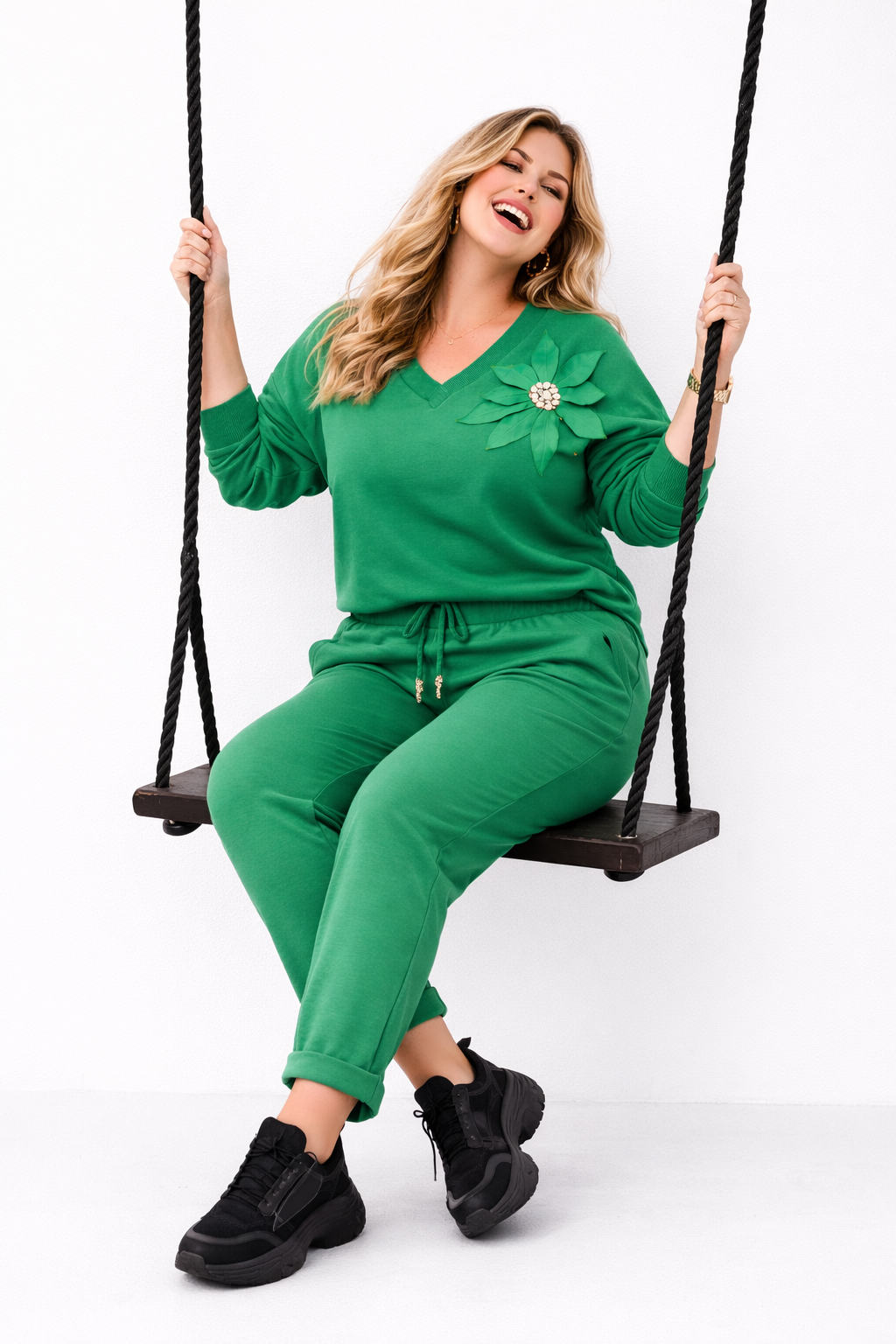 Elegancko-sportowy kobiecy dres Zielony