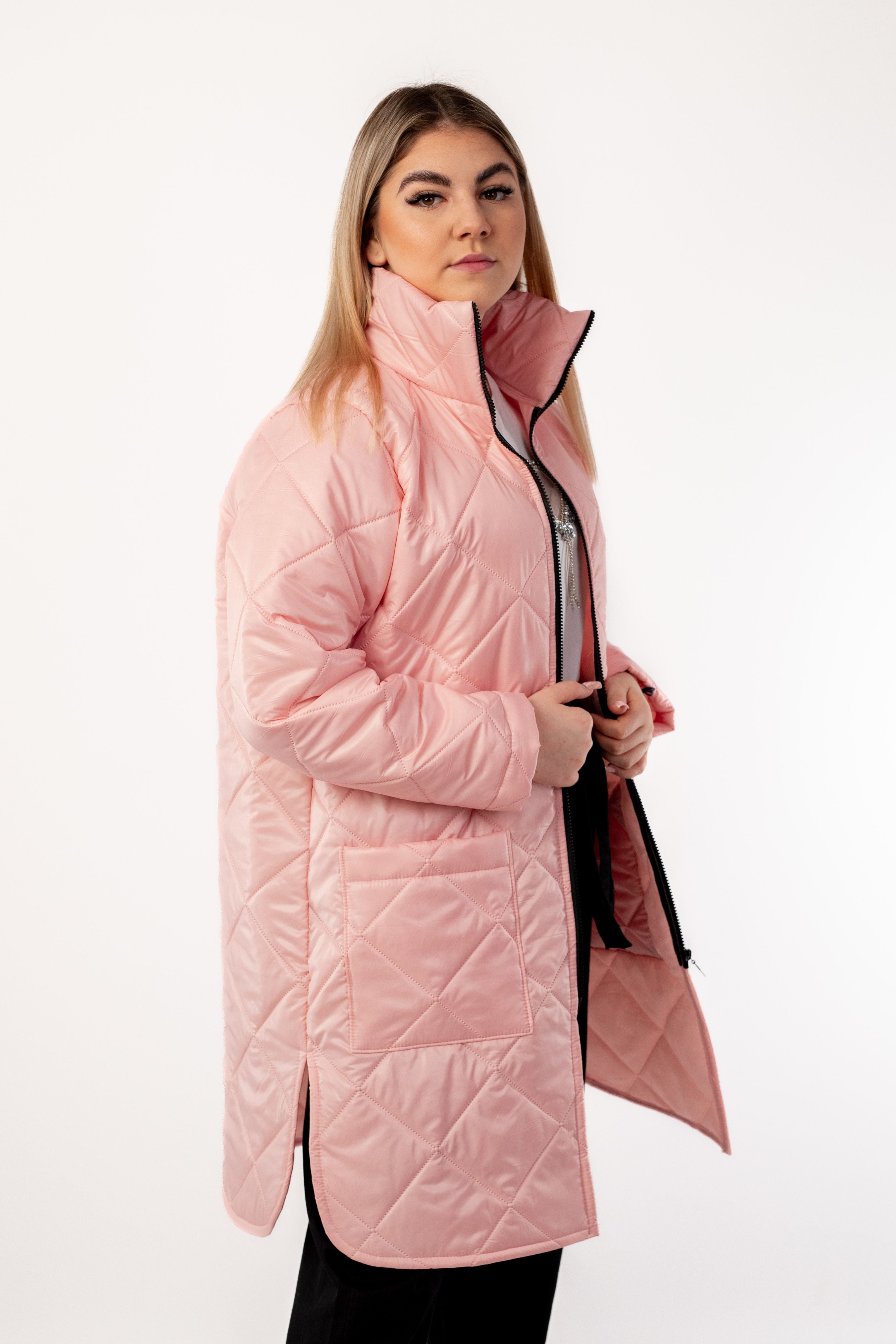 Wiosenna modna kurtka pikowana z tarczą Pudrowy Róż