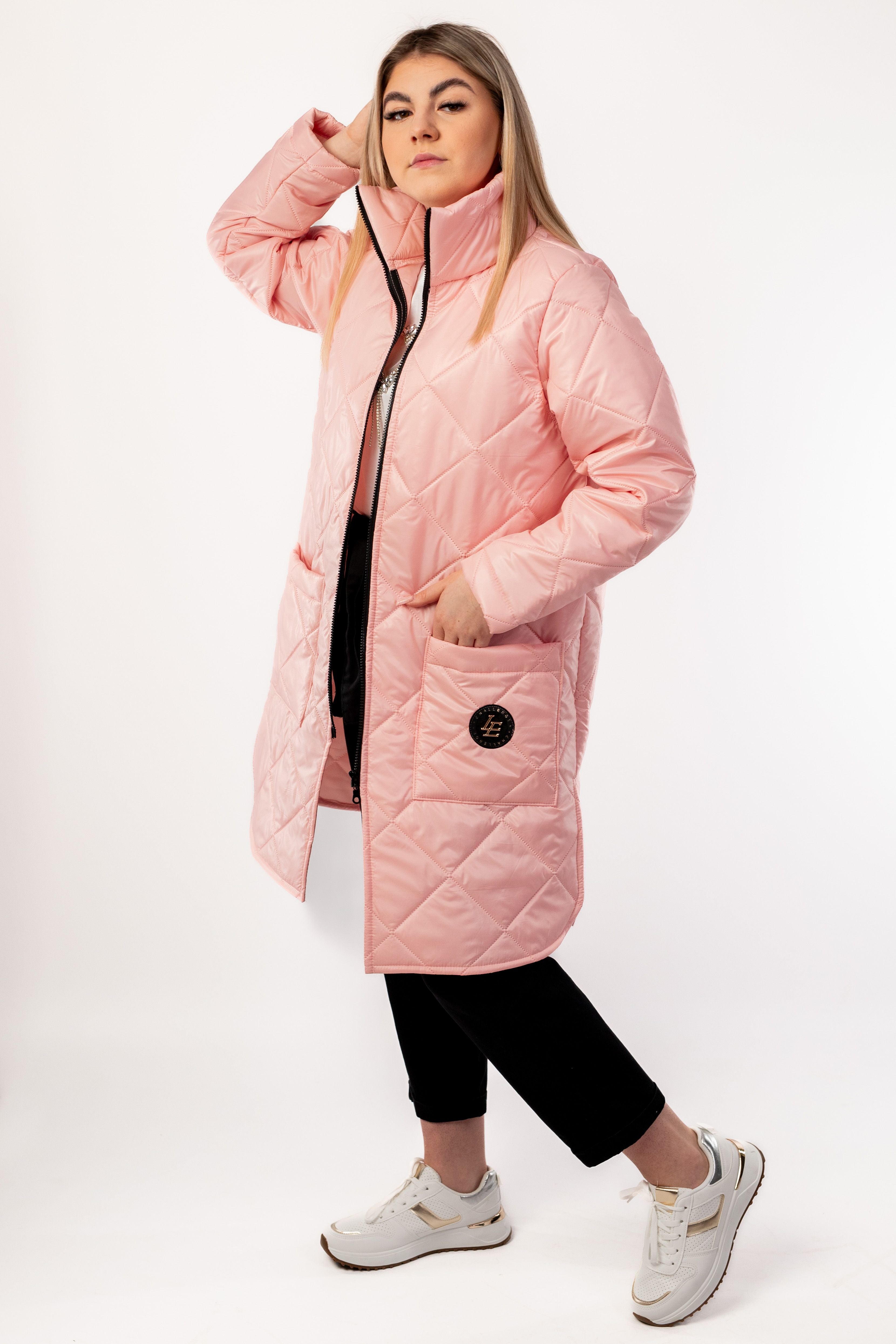 Wiosenna modna kurtka pikowana z tarczą Pudrowy Róż