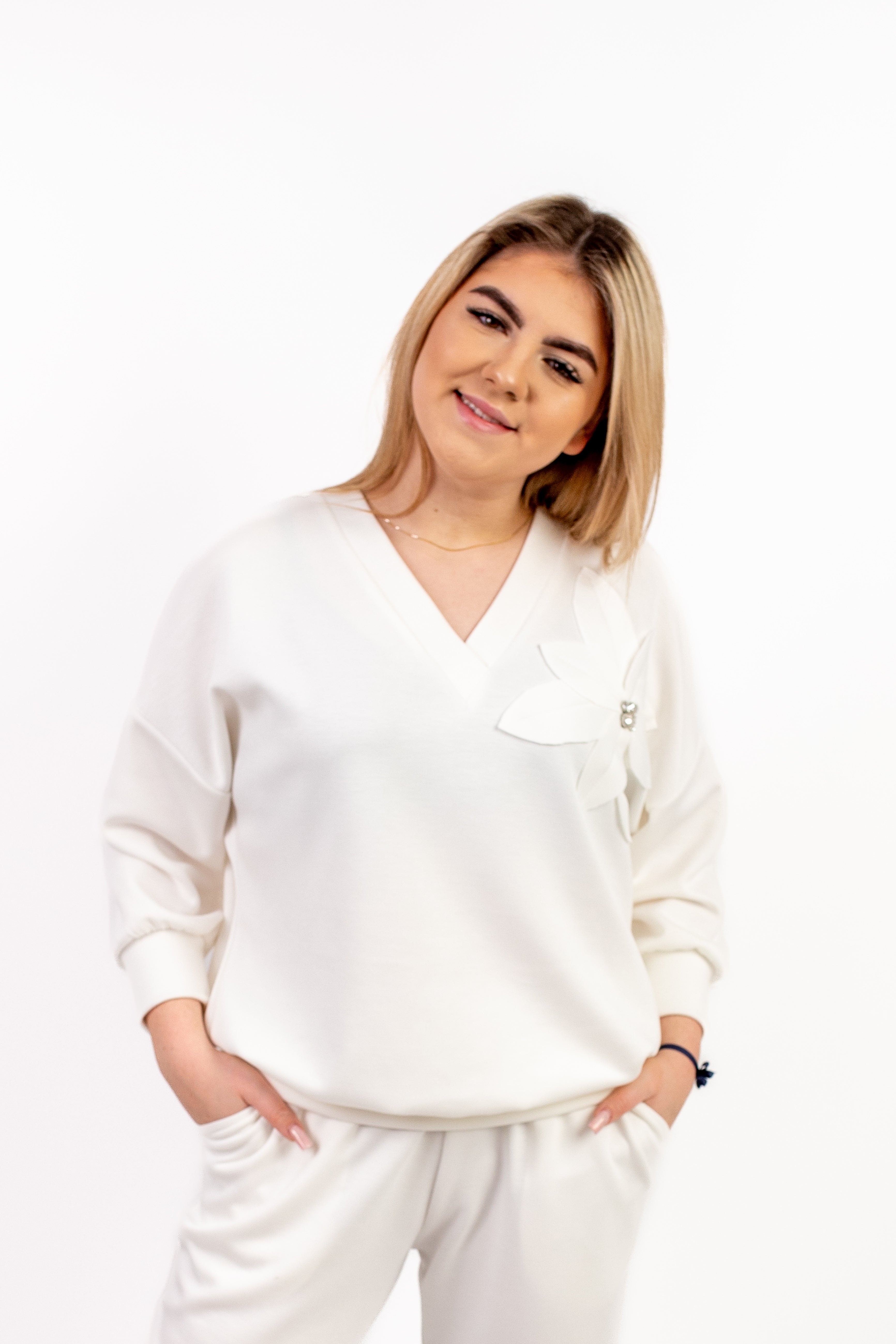 Elegancko-sportowy kobiecy dres Krem