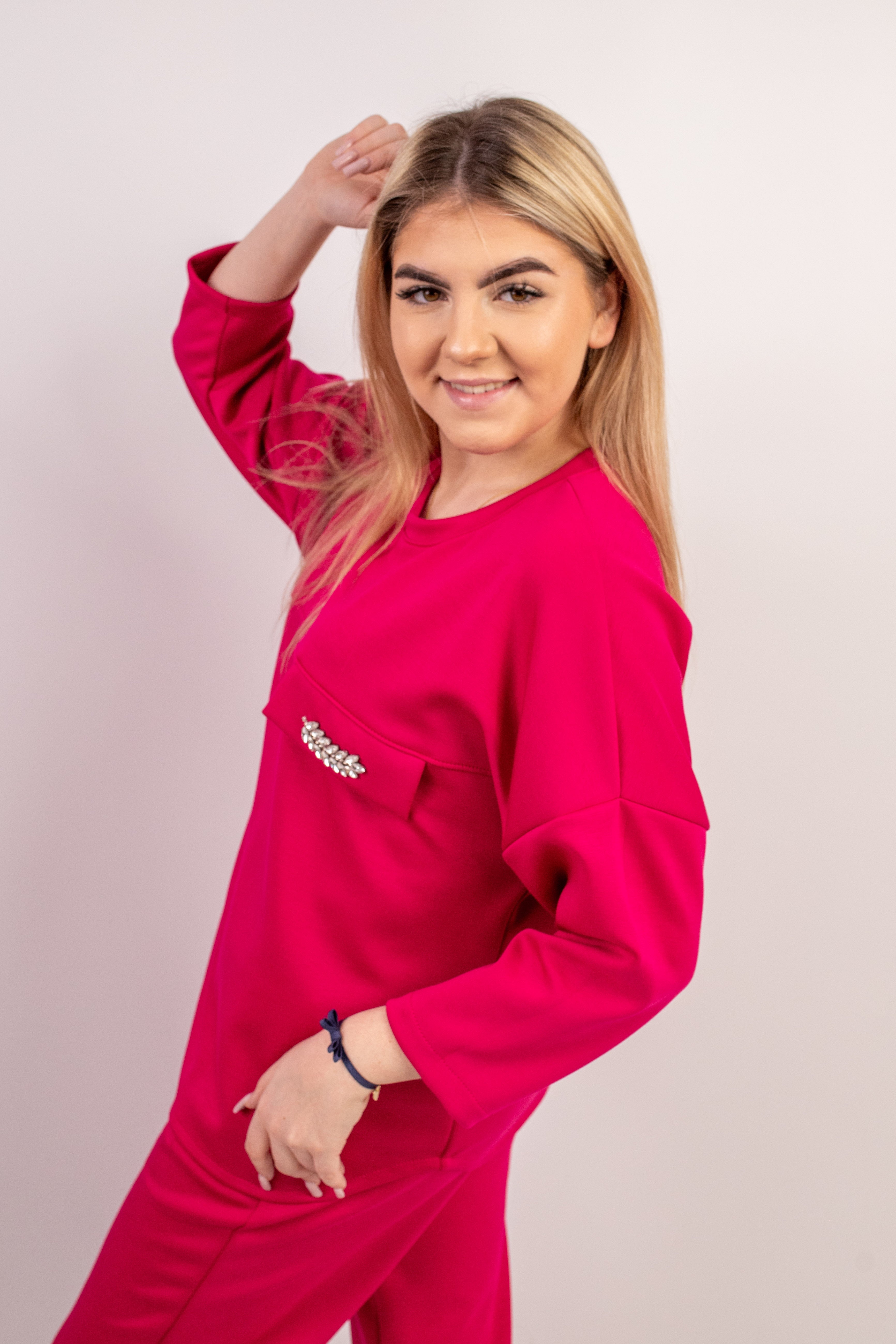 Stylowy komplet dresowy z ozdobnym detalem Fuksja