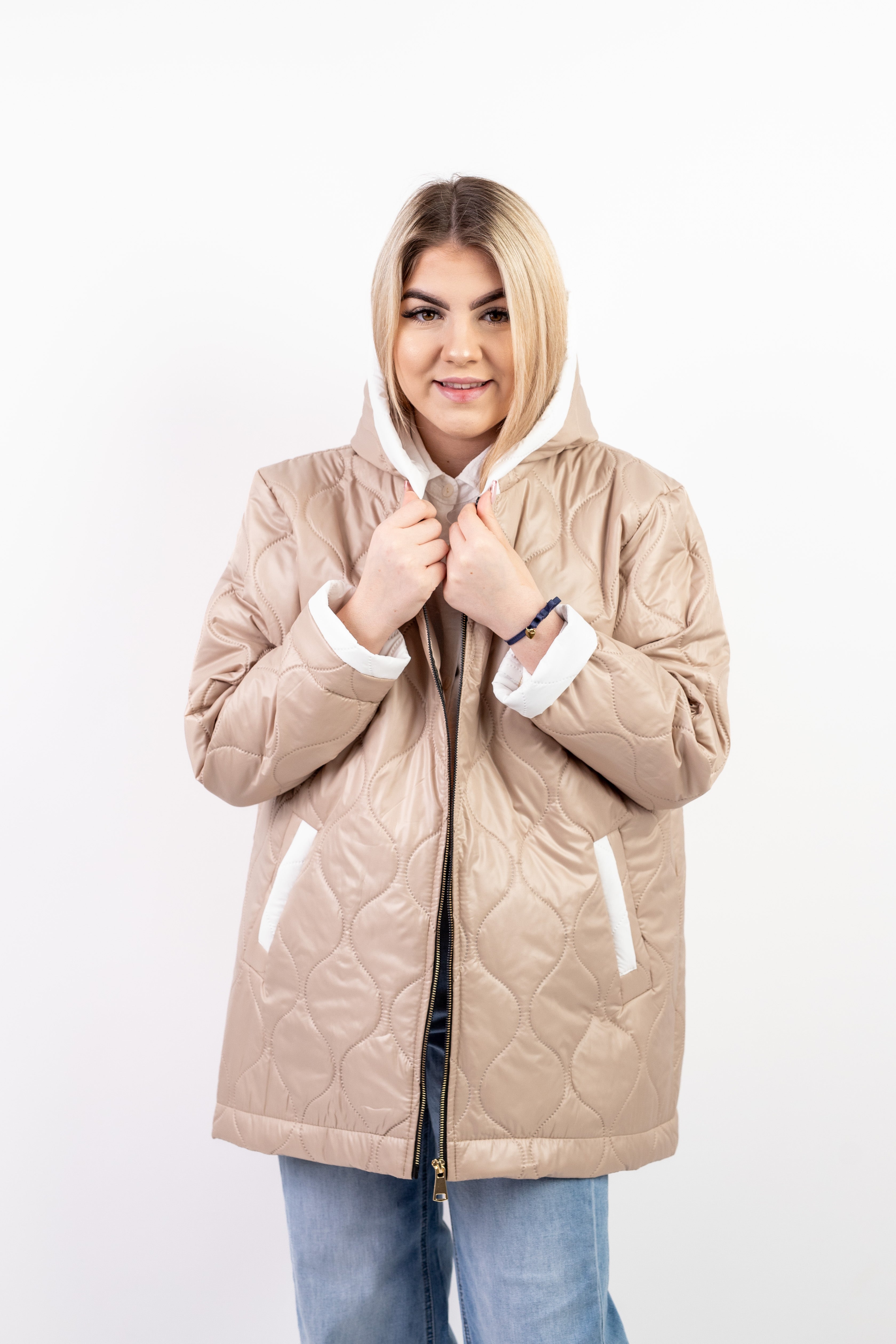 Lekka pikowana kurtka wiosenna styl i komfort na co dzień Beż