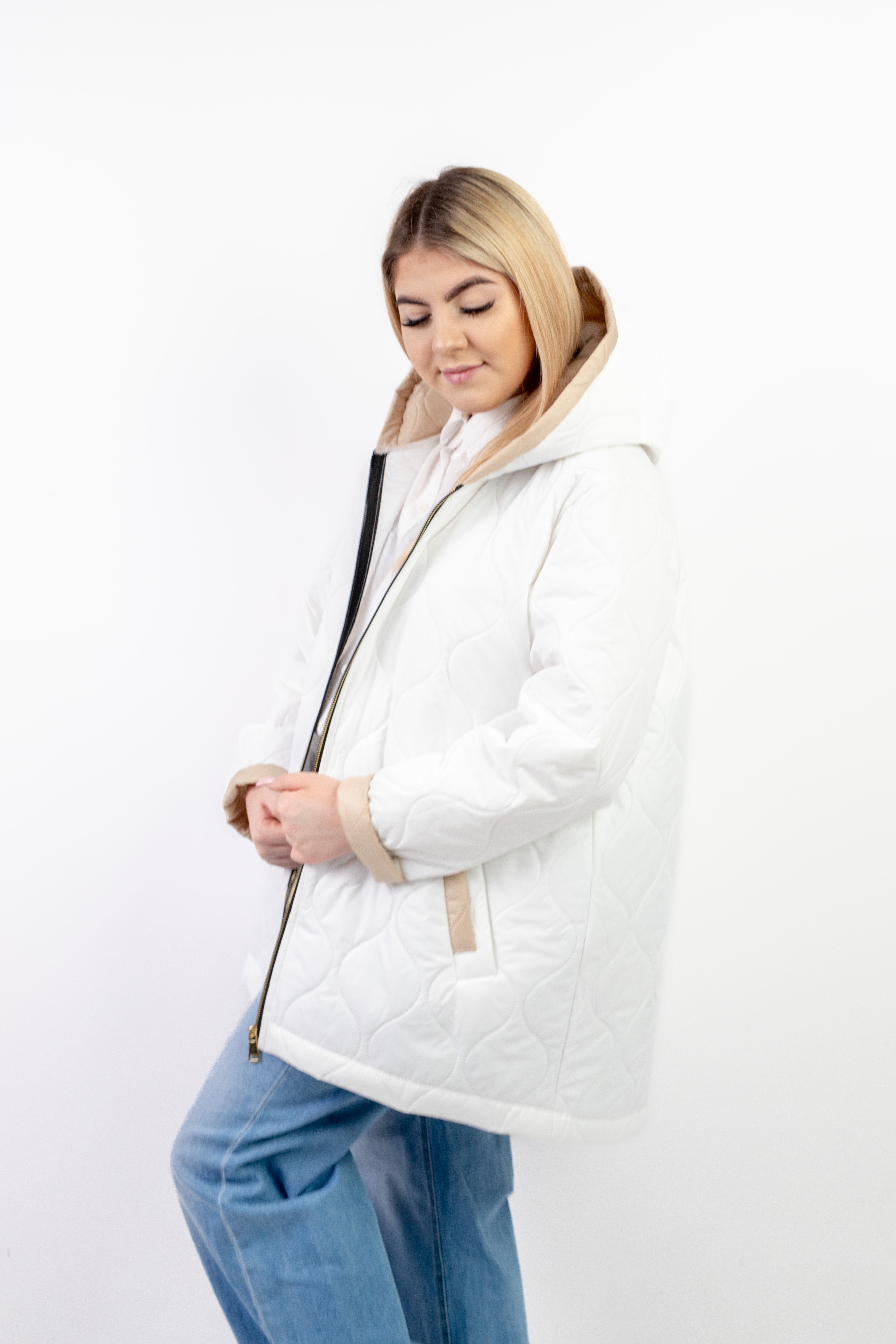 Lekka pikowana kurtka wiosenna styl i komfort na co dzień Krem